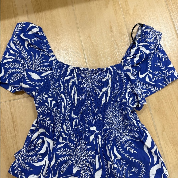 H&M bright blue patterned smocked top - Picture 2 of 3